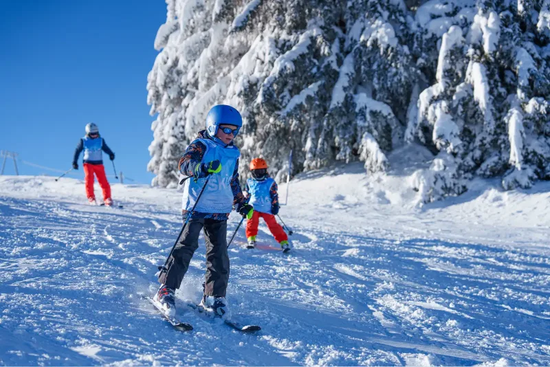Cours collectif de ski alpin pour enfant à l'ESi